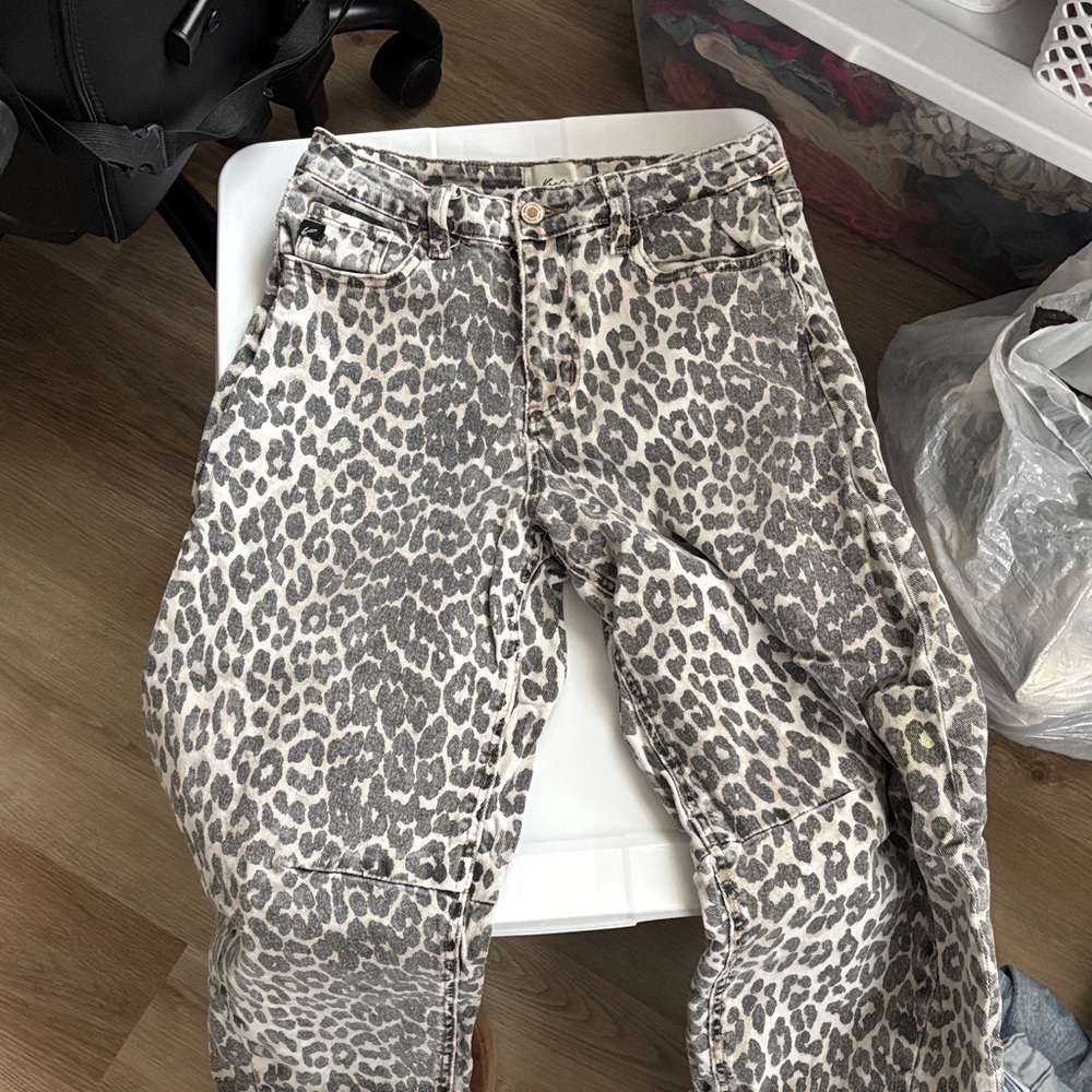 KanCan Gray Leopard Print Women's barrel